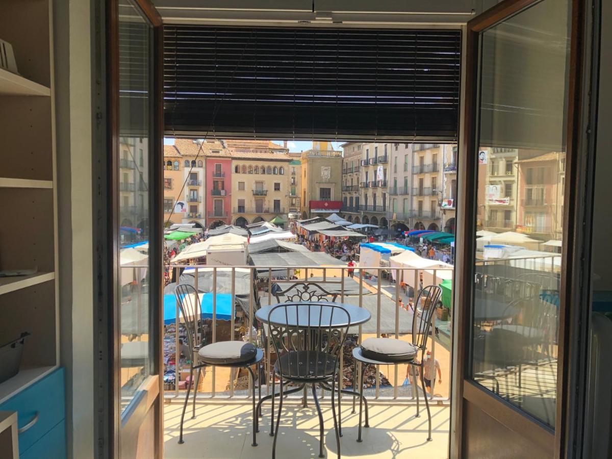 Apartaments Vicus 3 Con Vistas A La Plaza Mayor De Вик Екстериор снимка