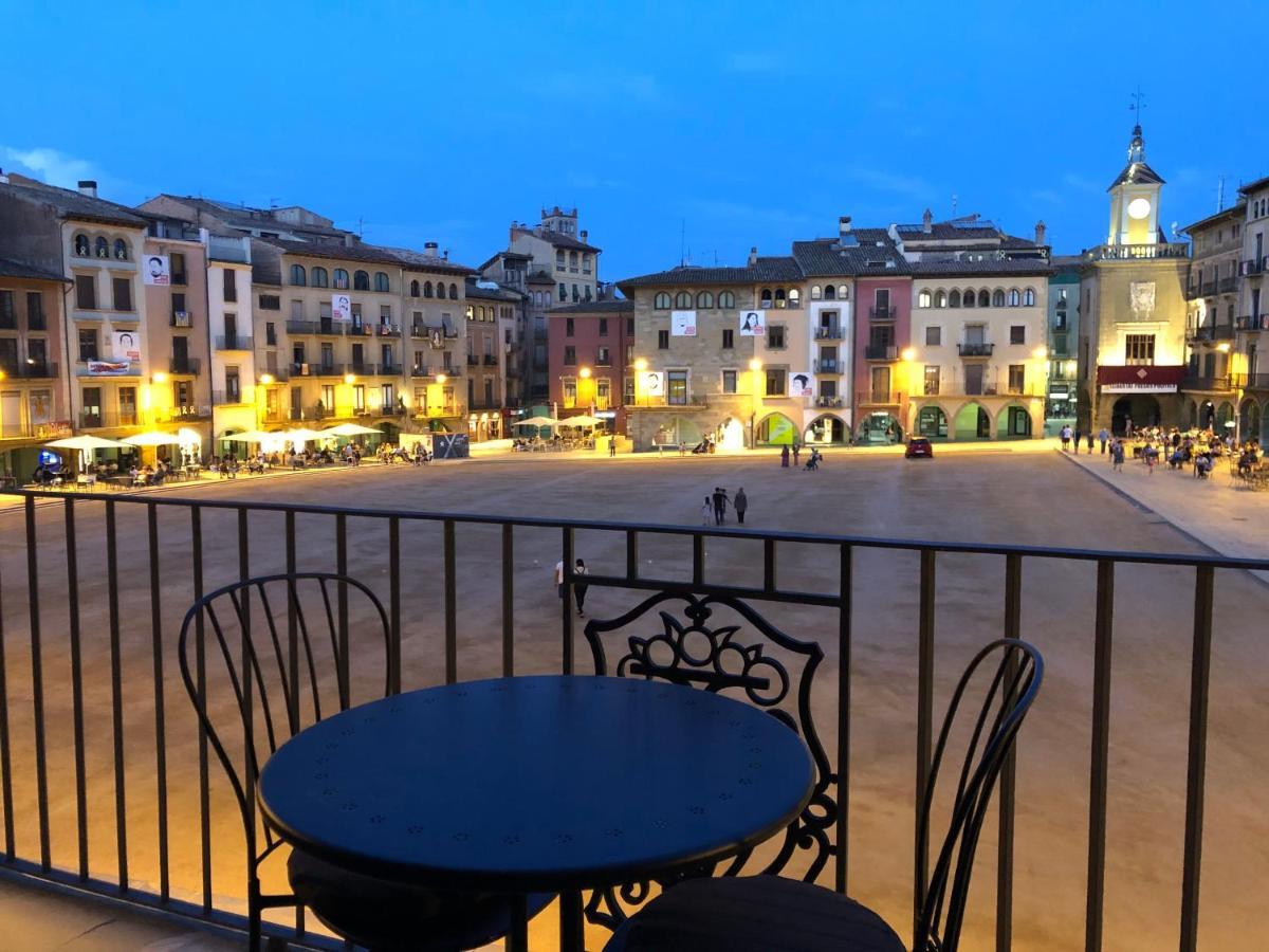 Apartaments Vicus 3 Con Vistas A La Plaza Mayor De Вик Екстериор снимка